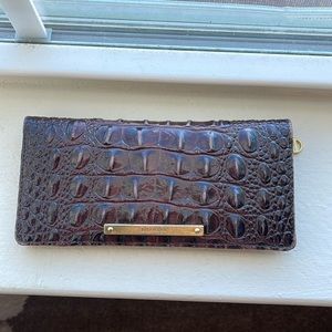 Brahmin Wallet. Good condition.